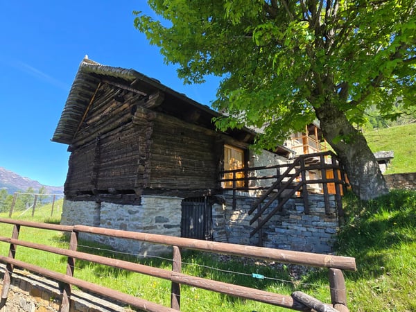 schönes Berghaus mit grossem Land und herrlichem Panoramablick 4
