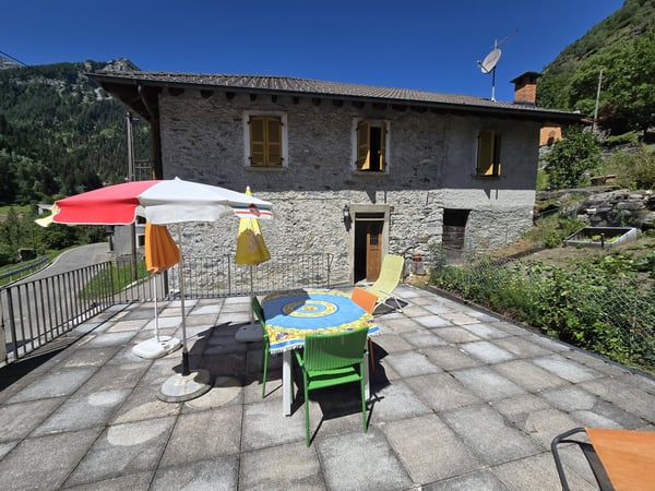 Großes Haus mit Garten, Garage und herrlicher Aussicht 1