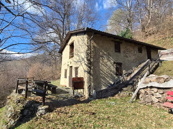 Schönes Bauernhaus inmitten der Natur mit Grundstück 2