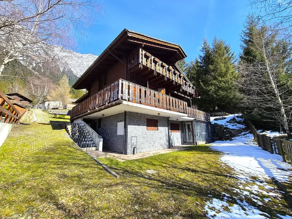 Schönes Doppelchalet mit Grundstück in der Nähe von San Bernardino 1