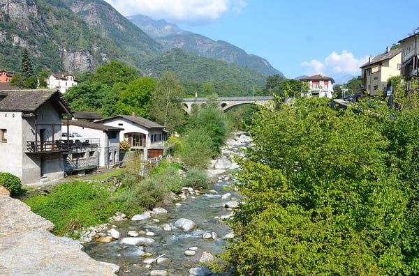 NUOVO PREZZO! anche RENT TO BUY. Moderna villa bifamiliare con ampio giardino, 32