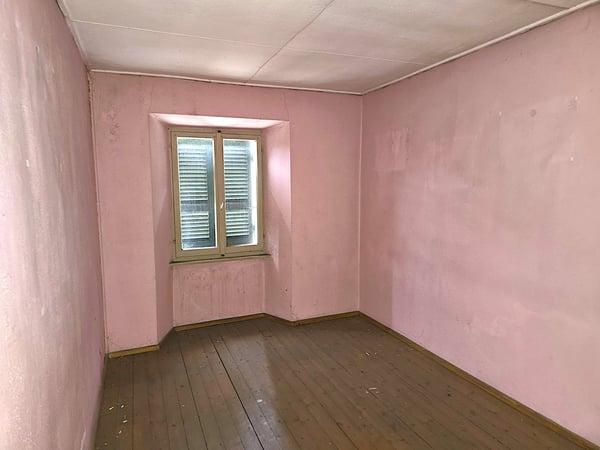 Casa plurifamiliare da ristrutturare con terreno e stalla 16