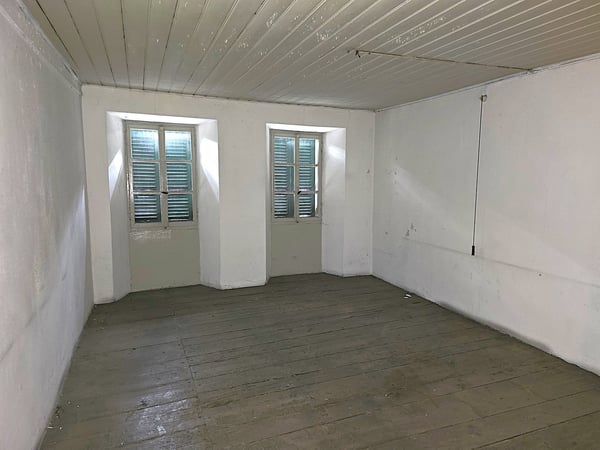 Casa plurifamiliare da ristrutturare con terreno e stalla 14