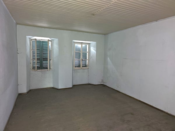Casa plurifamiliare da ristrutturare con terreno e stalla 10