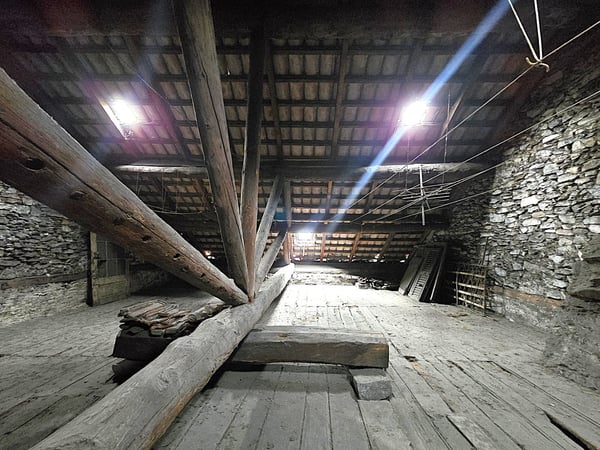 Casa plurifamiliare da ristrutturare con terreno e stalla 19