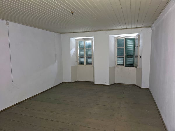 Casa plurifamiliare da ristrutturare con terreno e stalla 13
