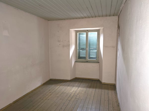 Casa plurifamiliare da ristrutturare con terreno e stalla 15