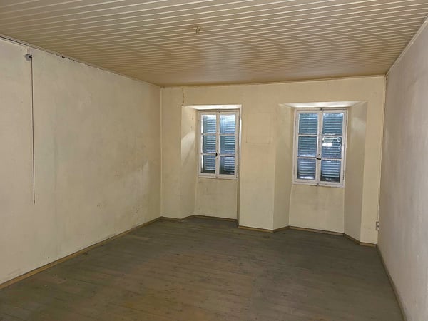 Casa plurifamiliare da ristrutturare con terreno e stalla 9