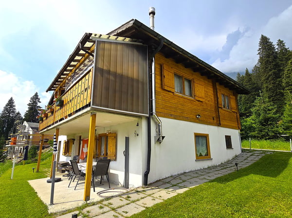 schönes Doppelchalet mit Garten und herrlicher Aussicht 2