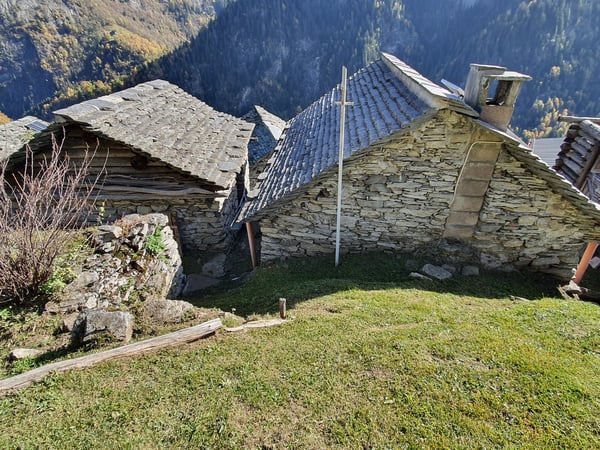 2 Bergbauernhöfe mit grossem Land an einem sehr sonnigen Ort 5