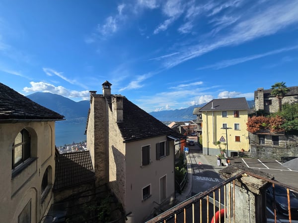 Großes Haus mit Seeblick, renovierungsbedürftig, mit Vorentwurf 4
