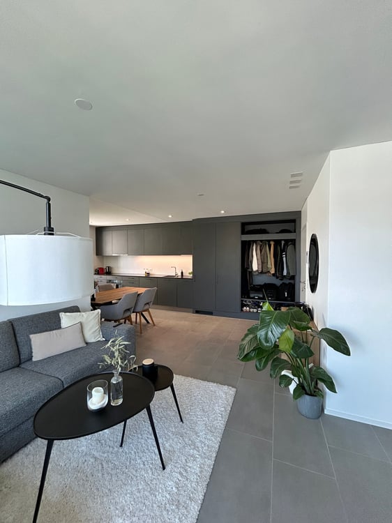 Neuwertige Wohnung mit hochwertigem Ausbau und Loggia 2