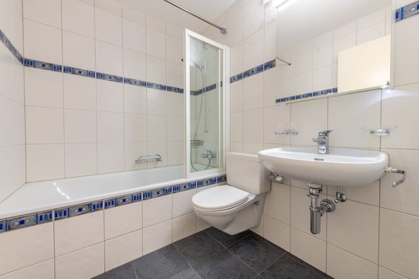Attraktive Hochparterre-Wohnung mit Cheminée und viel Stauraum 10