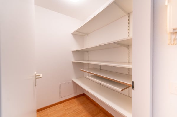 Wohnen mit Komfort: eigene Waschmaschine, grosser Balkon & viel Platz 7