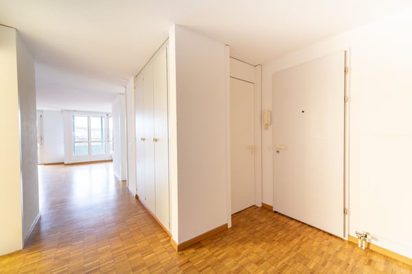 Wohnen mit Komfort: eigene Waschmaschine, grosser Balkon & viel Platz 6