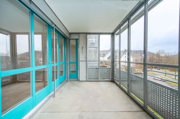 Wohnen mit Komfort: eigene Waschmaschine, grosser Balkon & viel Platz 12