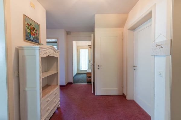Zentrumsnahes Potenzial: Ausbaubares 5-Zimmer-Einfamilienhaus mit grosszügigem Garten 9