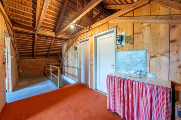 Zentrumsnahes Potenzial: Ausbaubares 5-Zimmer-Einfamilienhaus mit grosszügigem Garten 13