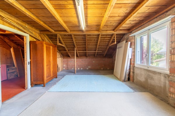 Zentrumsnahes Potenzial: Ausbaubares 5-Zimmer-Einfamilienhaus mit grosszügigem Garten 12