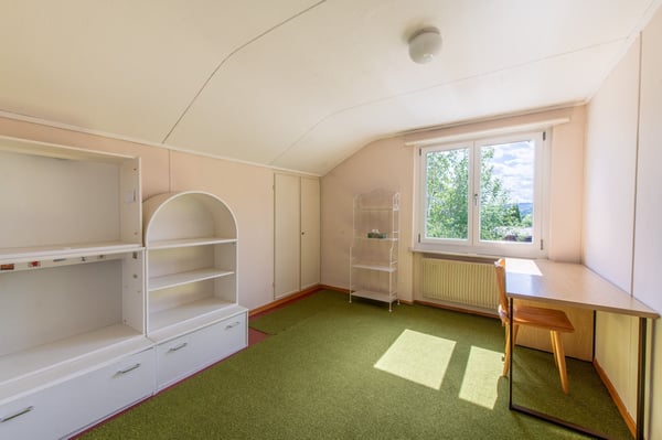 Zentrumsnahes Potenzial: Ausbaubares 5-Zimmer-Einfamilienhaus mit grosszügigem Garten 11