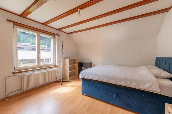 Wohnen & Entspannen: Freistehendes Einfamilienhaus mit grosszügigem Garten 12