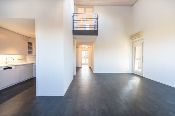 Zentral und ruhig: Helle 3.5-Zimmer-Duplex-Wohnung mit Wintergarten und Balkon 3