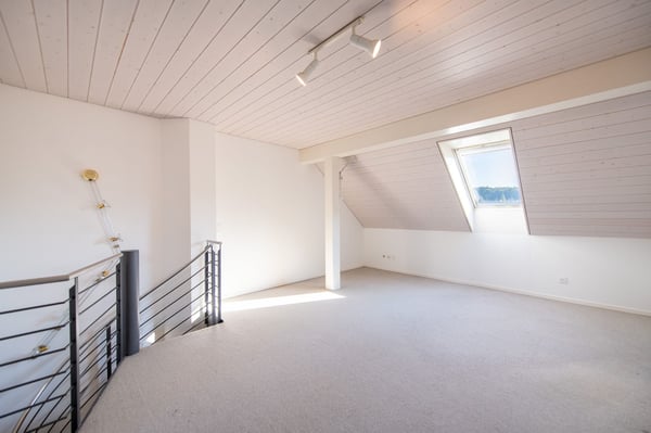 Zentral und ruhig: Helle 3.5-Zimmer-Duplex-Wohnung mit Wintergarten und Balkon 12