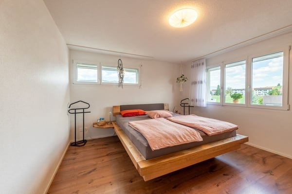 Attikawohnung mit traumhafter Terrasse, Lift und Jurablick 9