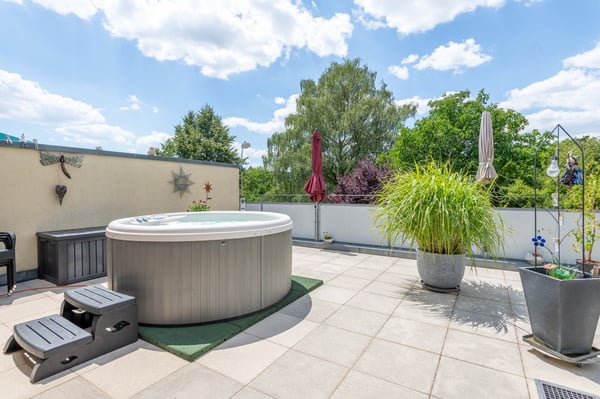 Attikawohnung mit traumhafter Terrasse, Lift und Jurablick 13