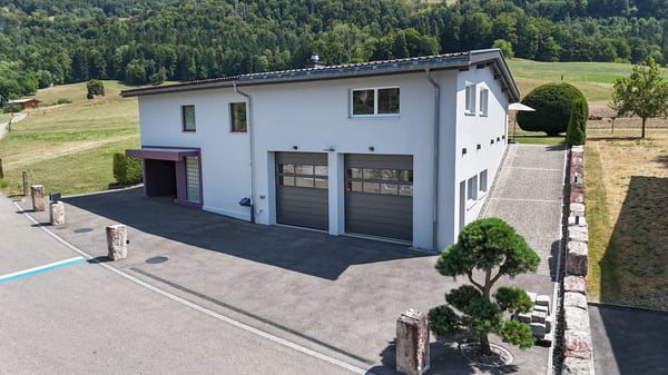 Wohnen mit Potenzial: Exklusives Zuhause mit Vielzweck-Anbau in traumhafter Lage