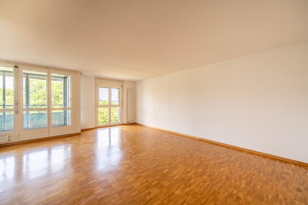 Grosszügig, im Grünen und mit eigener Waschküche & grossem Balkon! 3