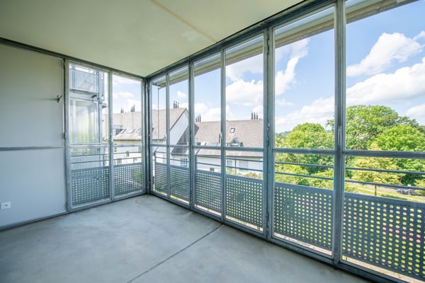 Grosszügig, im Grünen und mit eigener Waschküche & grossem Balkon! 12