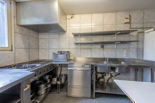 Wo Wohnen auf Gewerbe trifft - Vielseitige Liegenschaft mit Restaurant & Lagergebäude 7