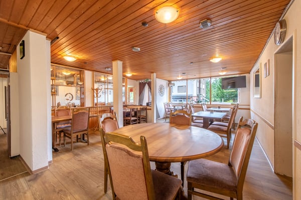 Wo Wohnen auf Gewerbe trifft - Vielseitige Liegenschaft mit Restaurant & Lagergebäude 2