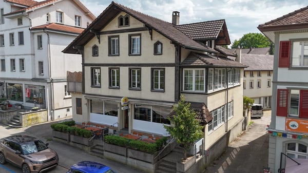 Wo Wohnen auf Gewerbe trifft - Vielseitige Liegenschaft mit Restaurant & Lagergebäude 1
