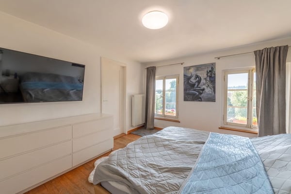 Attraktives Zweifamilien Bauernhaus - frei vom BGBB 10