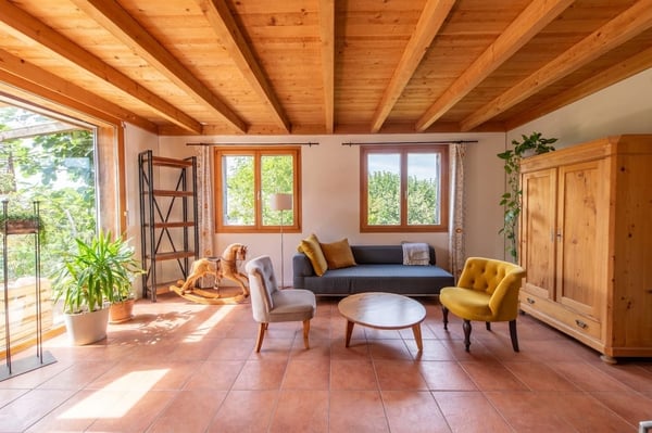 Nachhaltig wohnen - Minergie-Haus mit Wintergarten und Garten 2