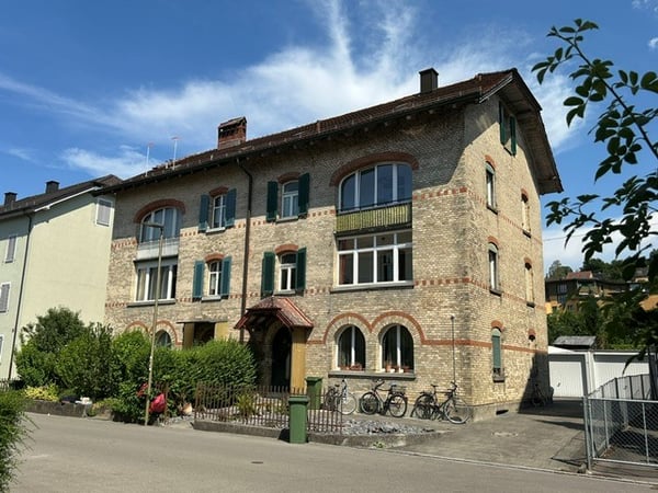Charmantes Mehrfamilienhaus mit 3 Wohneinheiten und Ausbaupotential 2