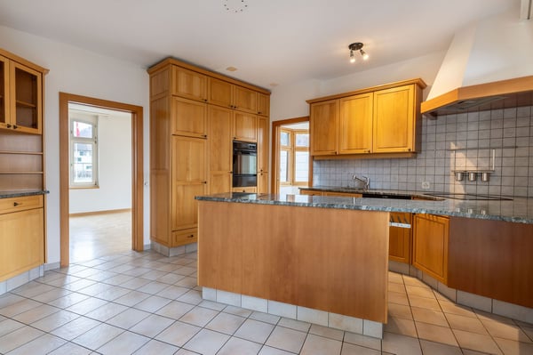 Historisches Mehrfamilienhaus mit 3 Wohnungen und Pool in Frick 4