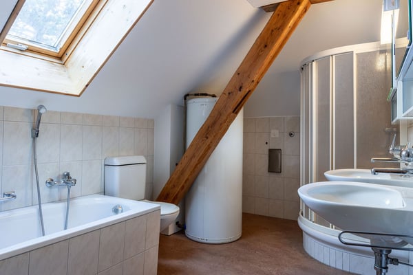 Historisches Mehrfamilienhaus mit 3 Wohnungen und Pool in Frick 12