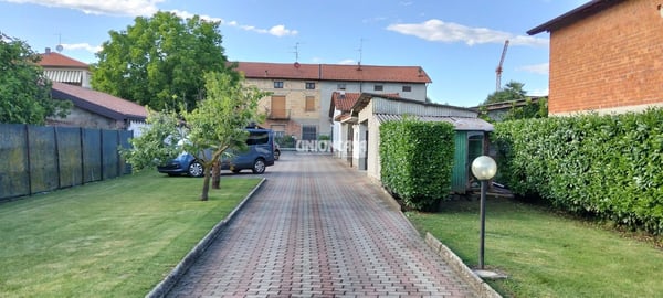 Villetta Bifamiliare in Vendita a Valmorea – Ampi Spazi e Giardino Privato 5