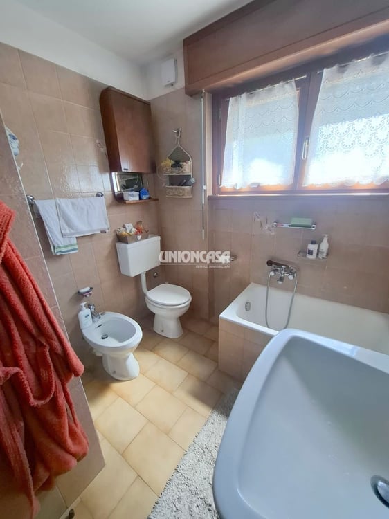 Villetta Bifamiliare in Vendita a Valmorea – Ampi Spazi e Giardino Privato 24