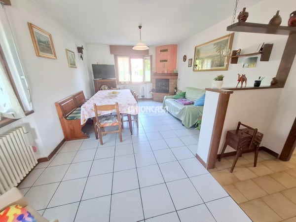 Villetta Bifamiliare in Vendita a Valmorea – Ampi Spazi e Giardino Privato 21