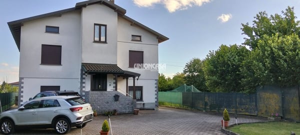 Villetta Bifamiliare in Vendita a Valmorea – Ampi Spazi e Giardino Privato 3