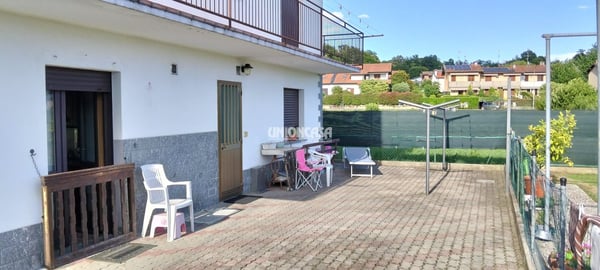 Villetta Bifamiliare in Vendita a Valmorea – Ampi Spazi e Giardino Privato 10