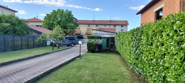 Villetta Bifamiliare in Vendita a Valmorea – Ampi Spazi e Giardino Privato 6