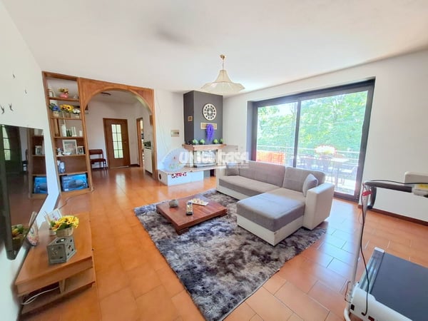 Casa Indipendente con Giardino e Garage a Bizzarone 11