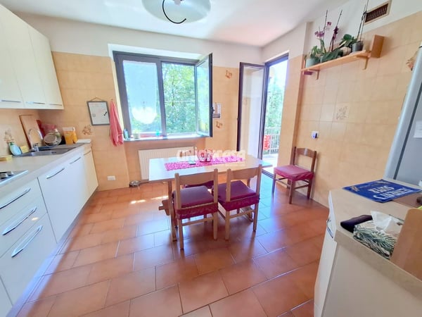 Casa Indipendente con Giardino e Garage a Bizzarone 15