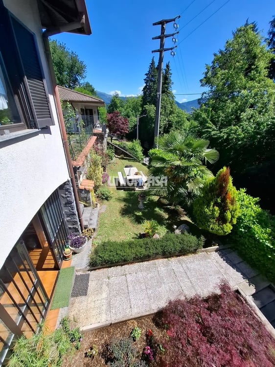 Casa Indipendente con Giardino e Garage a Bizzarone 7