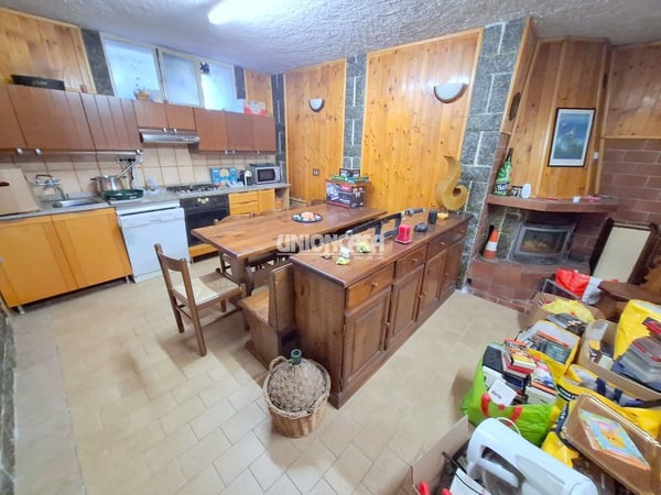 Casa Indipendente con Giardino e Garage a Bizzarone 22
